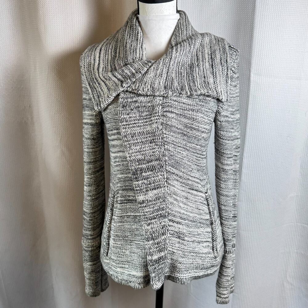 Firth Sweater Zip Front w/Pockets Womens Size S Gray White Cardigan Chic EUC